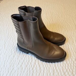 GAP Quilted Chelsea Boot Brown Faux Leather Ankle | Women's Size 7
